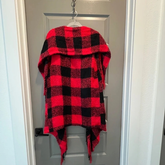 Maurices Red and Black Plaid Shawl Size OS like new - Picture 8 of 9